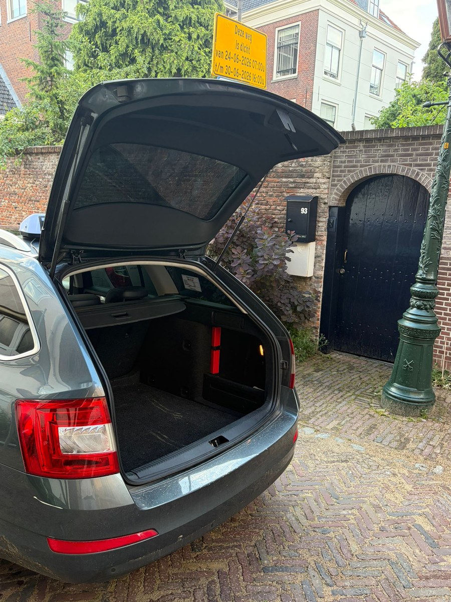 Ruime bagageruimte van de personenauto van Taxi Bouwman